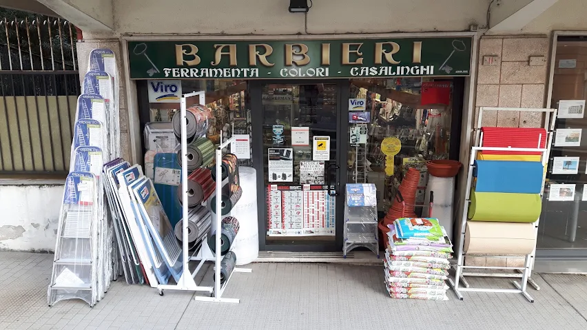 La vetrina della Ferramenta Barbieri a Genova